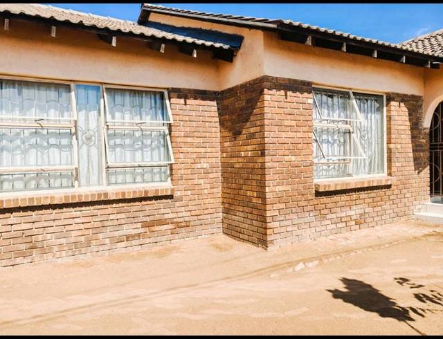 3 BEDROOM HOUSE FOR SALE IN MANKWENG